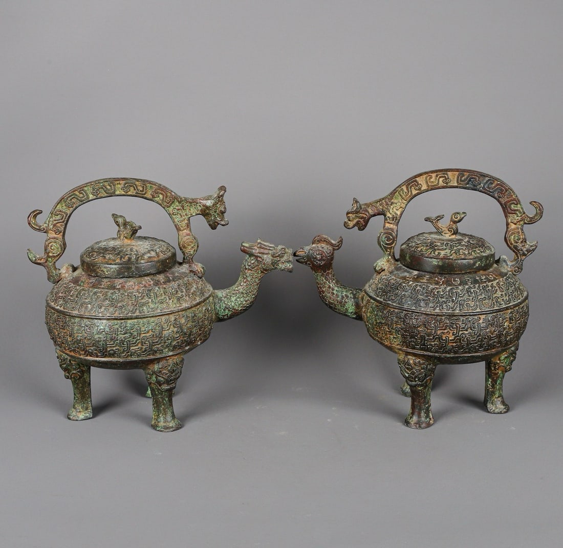 An Exquisite Chinese Pair of Bronze Dragon and Phoenix Lifts: Size: Height 21 cm - Width 13.5 cm |Materials: Bronze |Style Dynasty: zhou dynasty |Attribution: 700-BC |Object: Bell