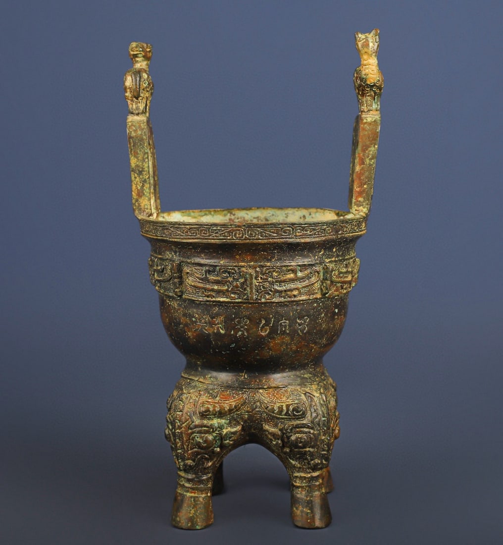 An Exquisite Chinese Bronze animal faced mortar: Size: Height 23 cm - Width 15 cm |Materials: Bronze |Style Dynasty: zhou dynasty |Attribution: 700-BC |Object: Bell