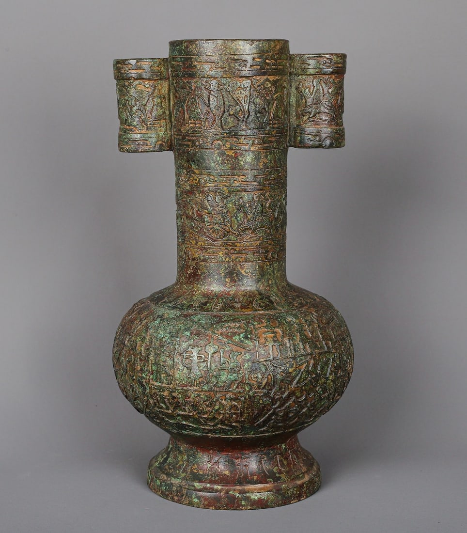 An Exquisite Chinese Bronze man manufactured hunting pattern throwing pot: Size: Height 28 cm - Width 15 cm |Materials: Bronze |Style Dynasty: zhou dynasty |Attribution: 700-BC |Object: Bell