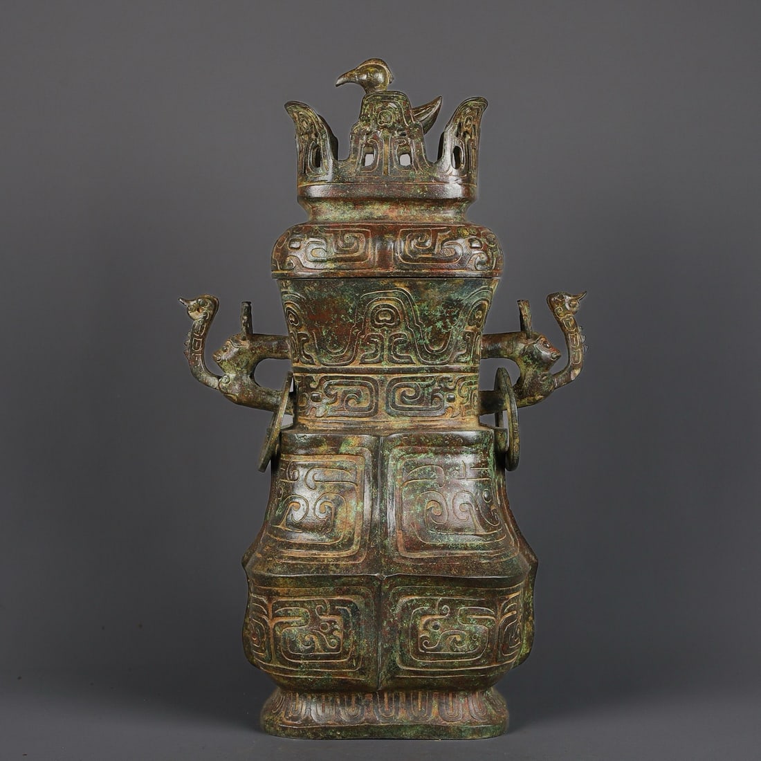 An Exquisite Chinese Bronze Man Gong Standing Bird Square Vase: Size: Height 48 cm - Width 30 cm |Materials: Bronze |Style Dynasty: zhou dynasty |Attribution: 700-BC |Object: Bell