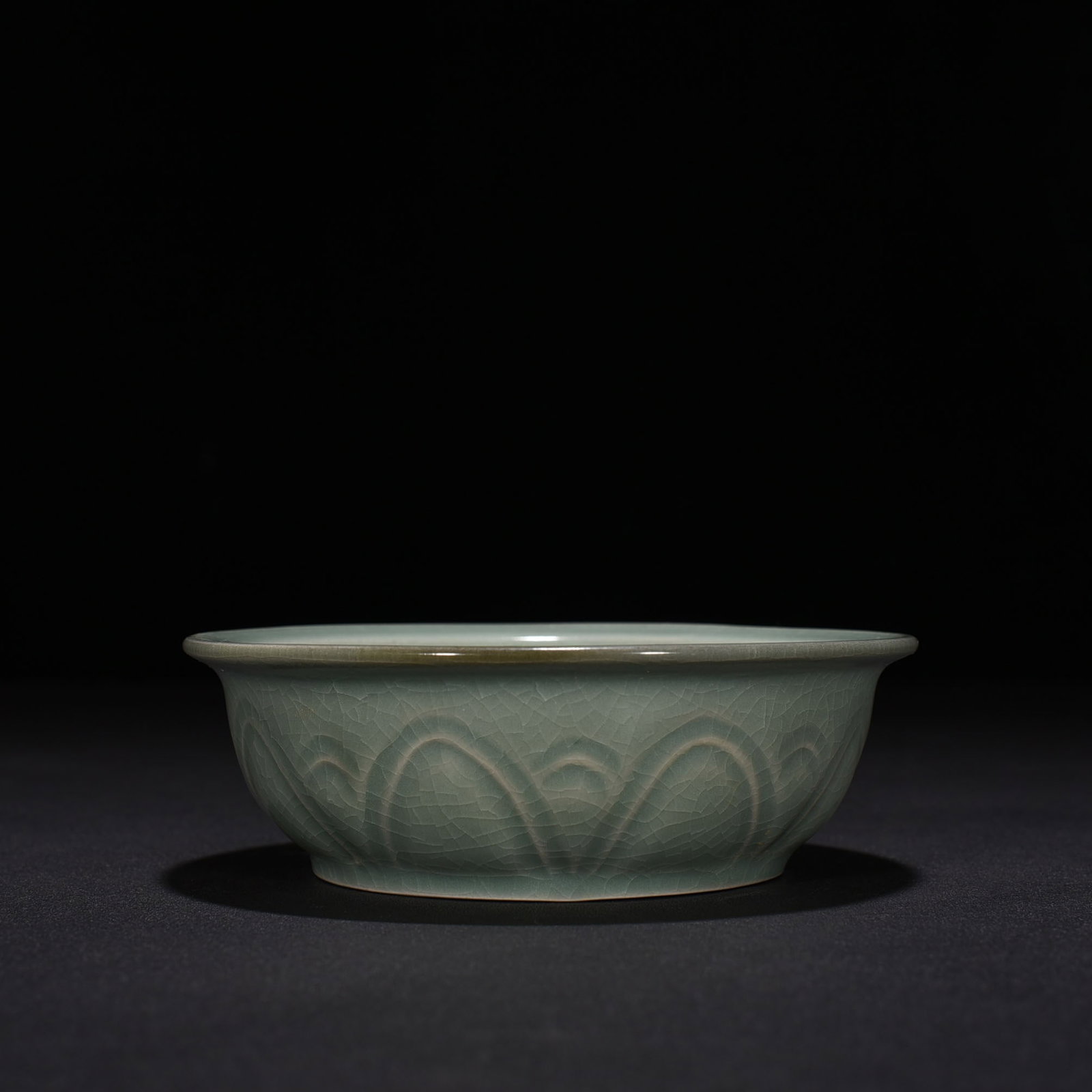 An Exquisite Chinese Qingliang Temple Ru Kiln folded edge wash: Size: Width 13 cm - Height 4 cm |Materials: Porcelain |Style Dynasty: Song Dynasty |Attribution: 10th-c |Object: wash