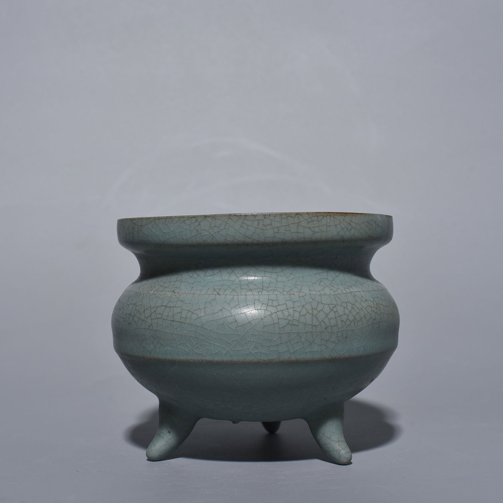 An Exquisite Chinese Qingliang Temple Ru kiln azure glaze three-legged Burner (1 of 5)