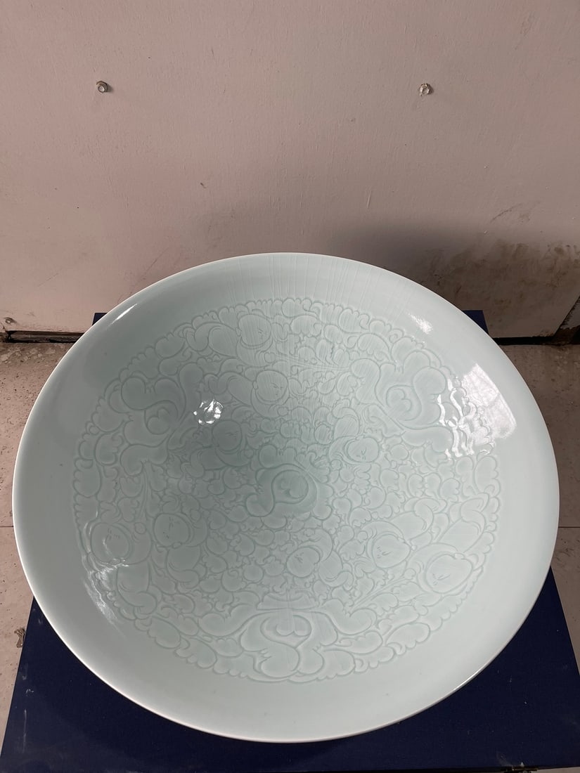 An Exquisite Chinese Hutian kiln with nine sons and panzhi doll pattern large bowl: Size: Width 50 cm - Height 14 cm |Materials: Porcelain |Style Dynasty: Song Dynasty |Attribution: 10th-c |Object: bowl