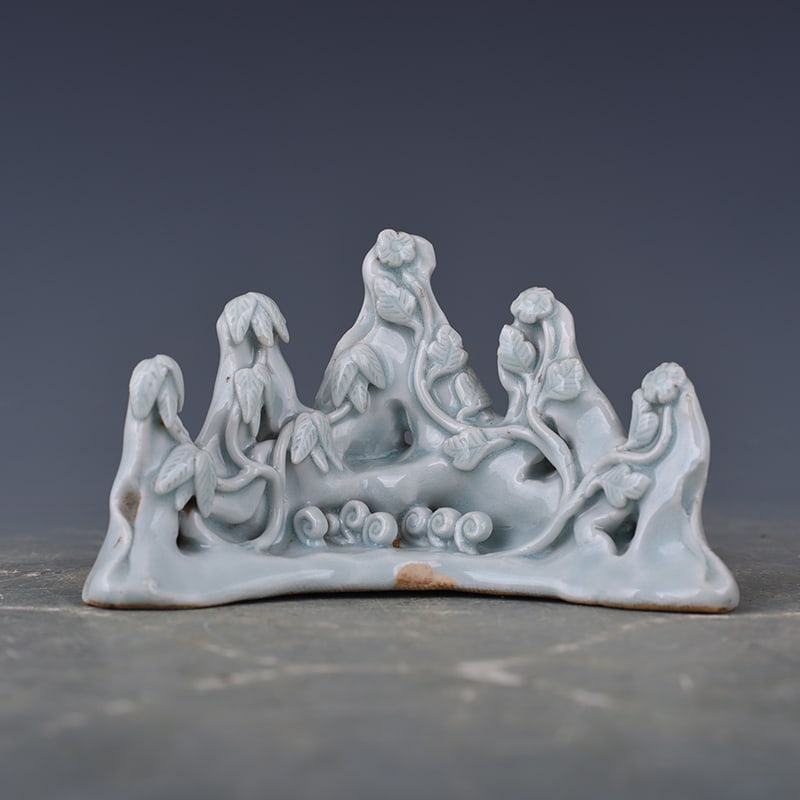 An Exquisite Chinese Hutian kiln shadow celadon mountain-shaped penholder: Size: Width 13 cm - Height 9 cm |Materials: Porcelain |Style Dynasty: Song Dynasty |Attribution: 10th-c |Object: penholder