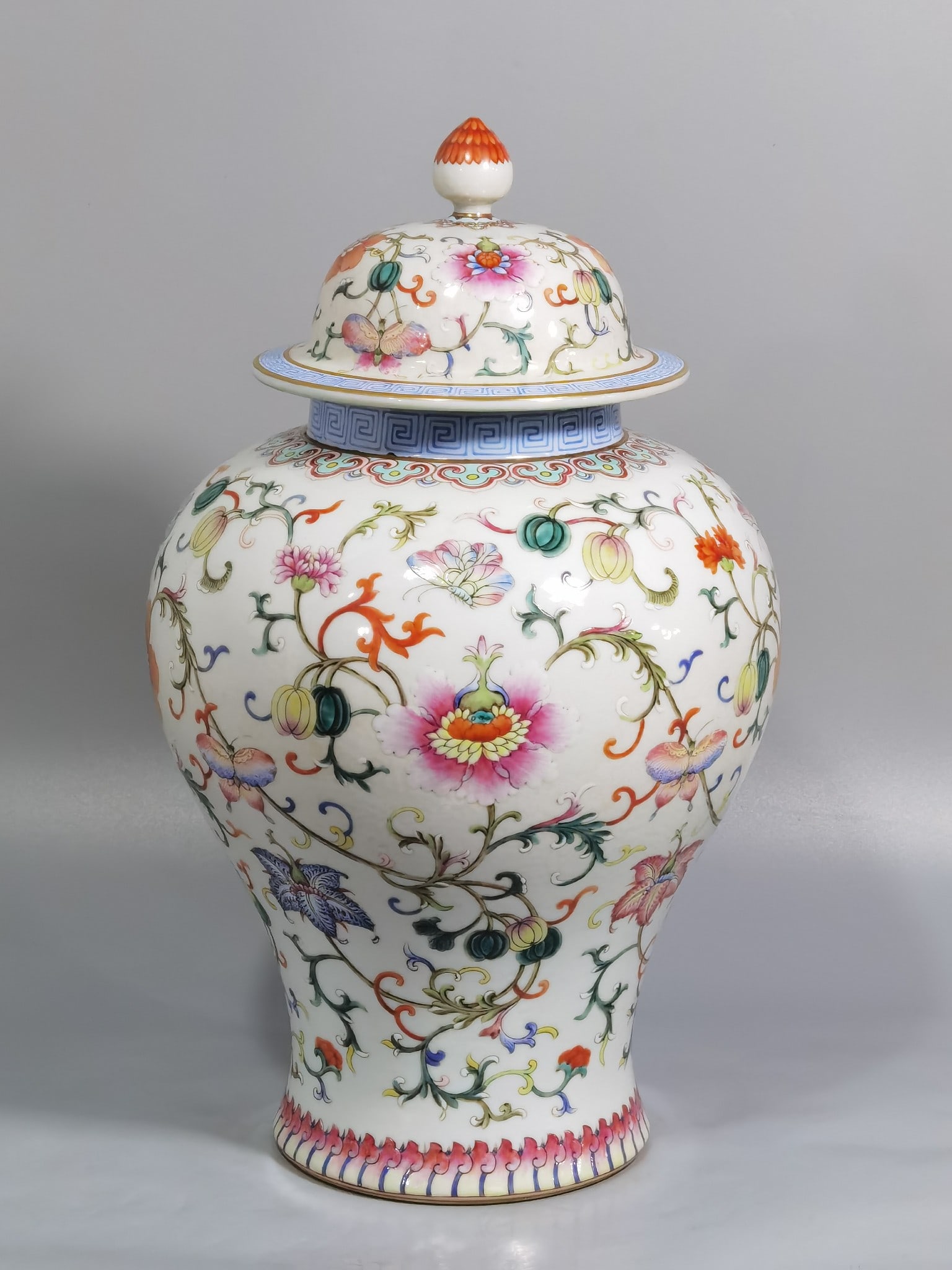 An Exquisite Chinese a pair of pastel-painted Baoxianghua general jars: Size: Height 32.3 cm - Width 19.5 cm |Materials: Porcelain |Style Dynasty: Qing dynasty |Inscription: Qianlong Mark |Object: jar