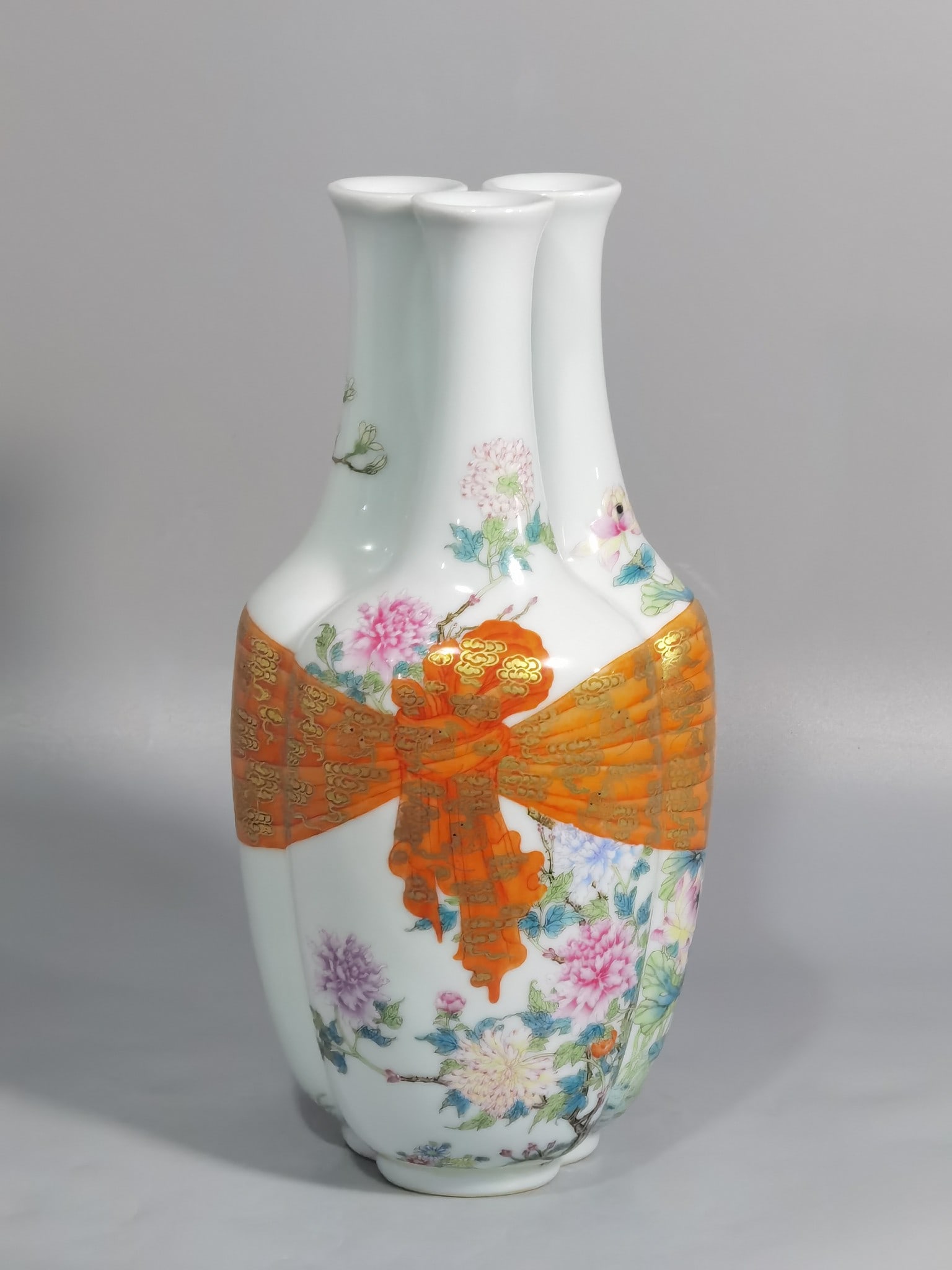 An Exquisite Chinese Pastel flowers and gold-painted baggage three-tube conjoined vase: Size: Height 25 cm - Width 12.2 cm |Materials: Porcelain |Style Dynasty: Qing dynasty |Inscription: Qianlong Mark |Object: vase