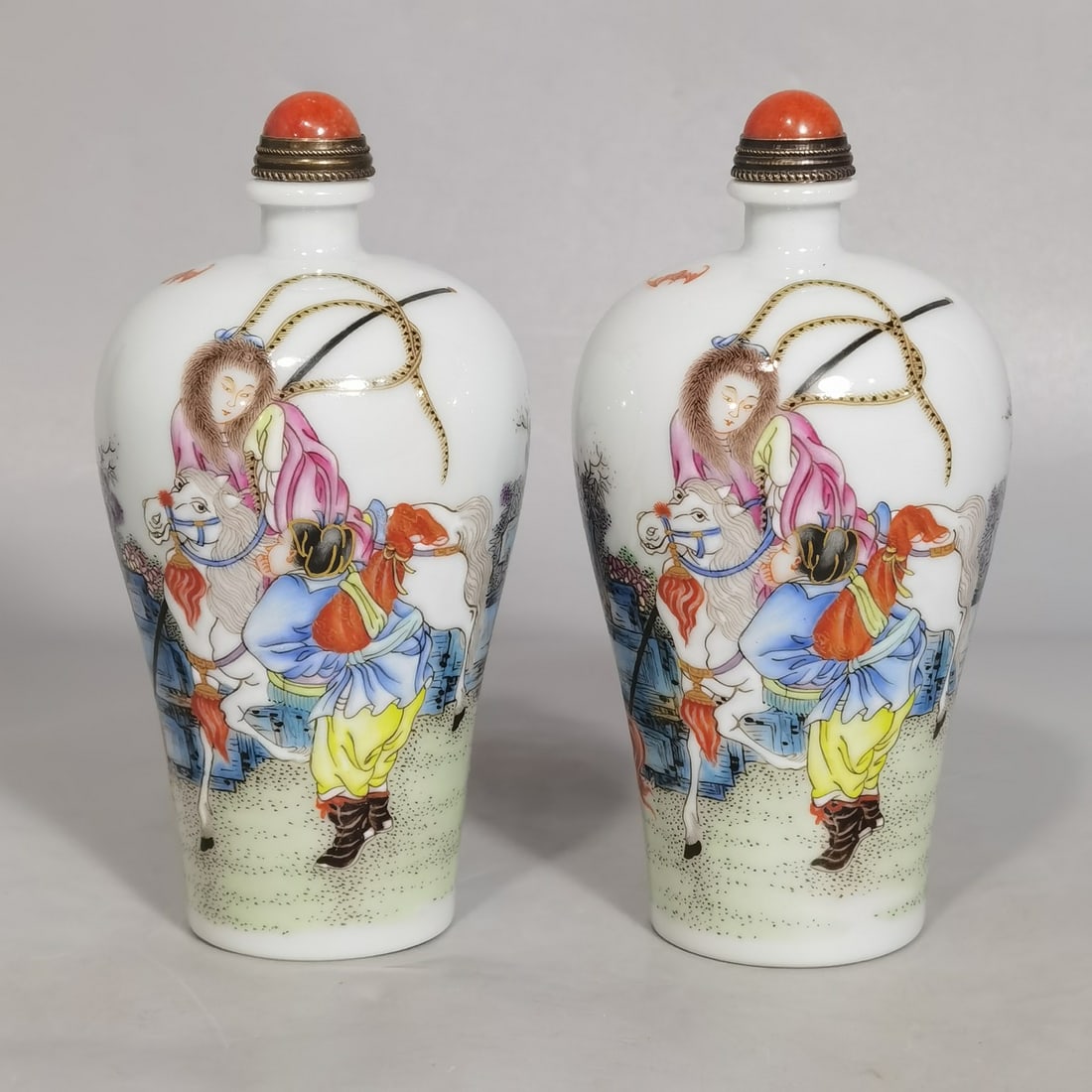 An Exquisite Chinese Pastel Hua Mulan joined the army snuff bottle (1 of 9)