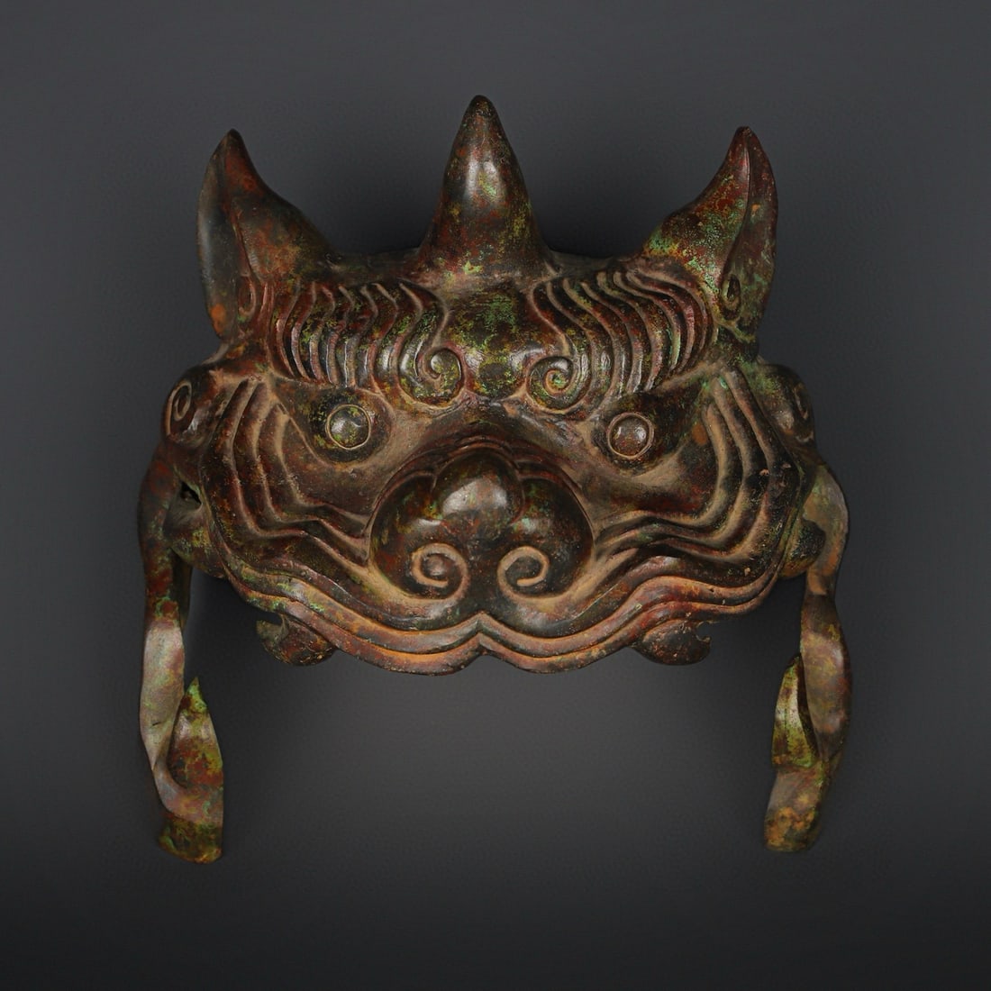 An Exquisite Chinese Bronze animal shaped helmet: Size: Height 15 cm - Width 22 cm |Materials: Bronze |Style Dynasty: Han dynasty |Attribution: 1st to 3rd-C |Object: Bell