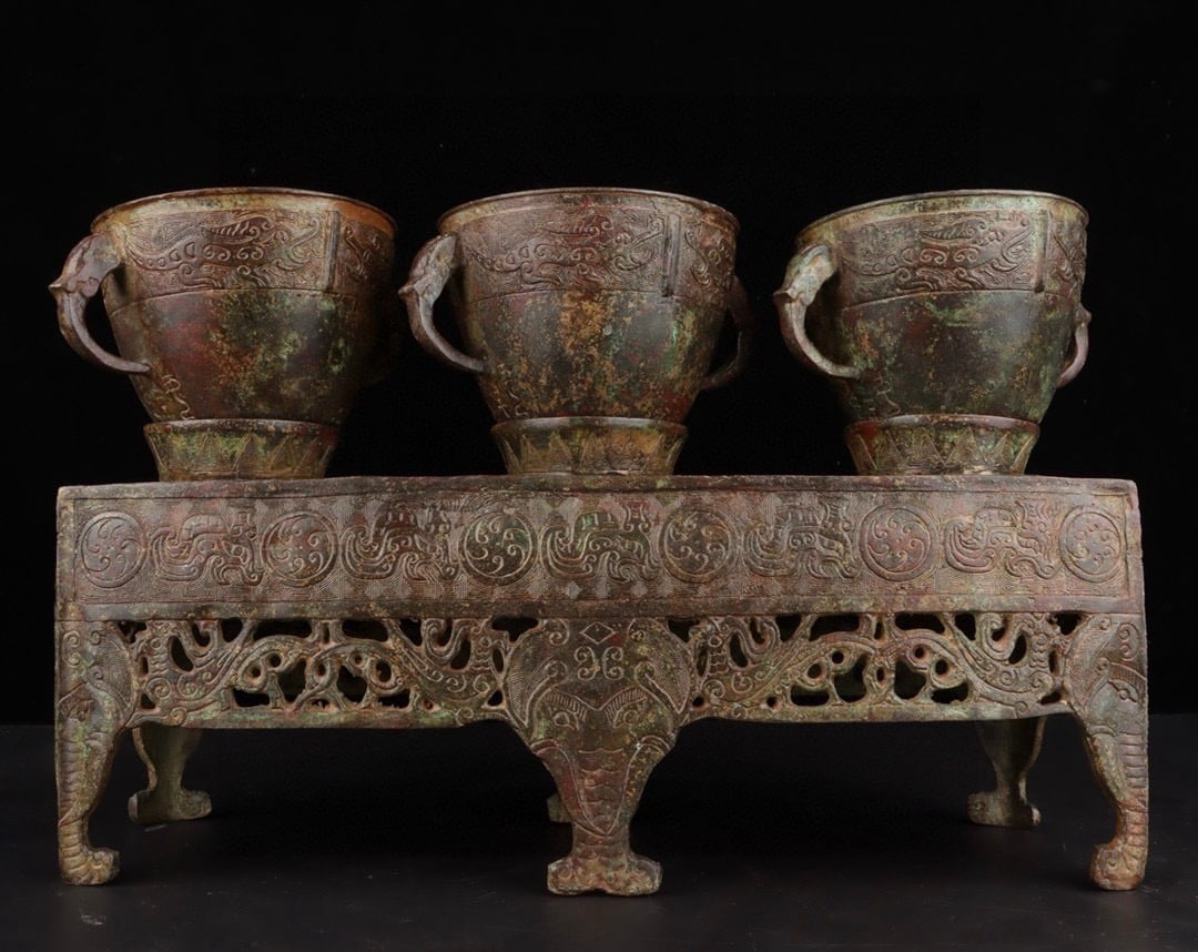 An Exquisite Chinese Bronze Triple Immortal: Size: Height 23 cm - Width 36 cm |Materials: Bronze |Style Dynasty: zhou dynasty |Attribution: 700-BC |Object: Bell