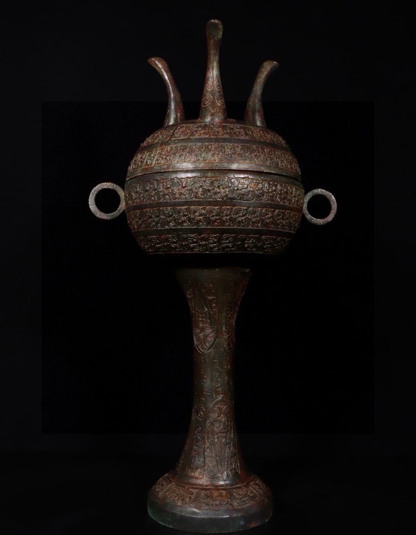 An Exquisite Chinese Bronze Inscription Round Bean: Size: Height 65 cm - Width 34 cm |Materials: Bronze |Style Dynasty: Han dynasty |Attribution: 1st to 3rd-C |Object: Bell
