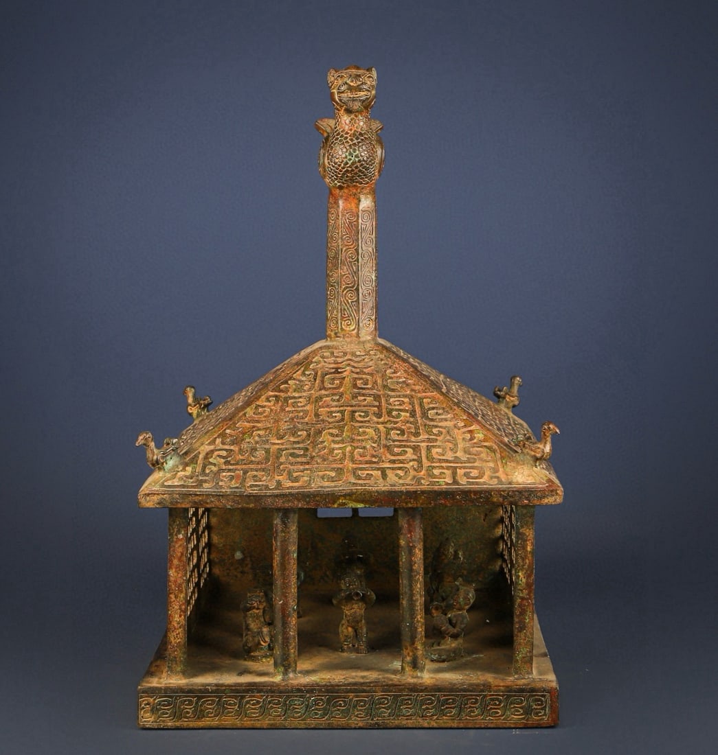 An Exquisite Chinese Bronze Rap House: Size: Height 54 cm - Width 34 cm |Materials: Bronze |Style Dynasty: Han dynasty |Attribution: 1st to 3rd-C |Object: Bell