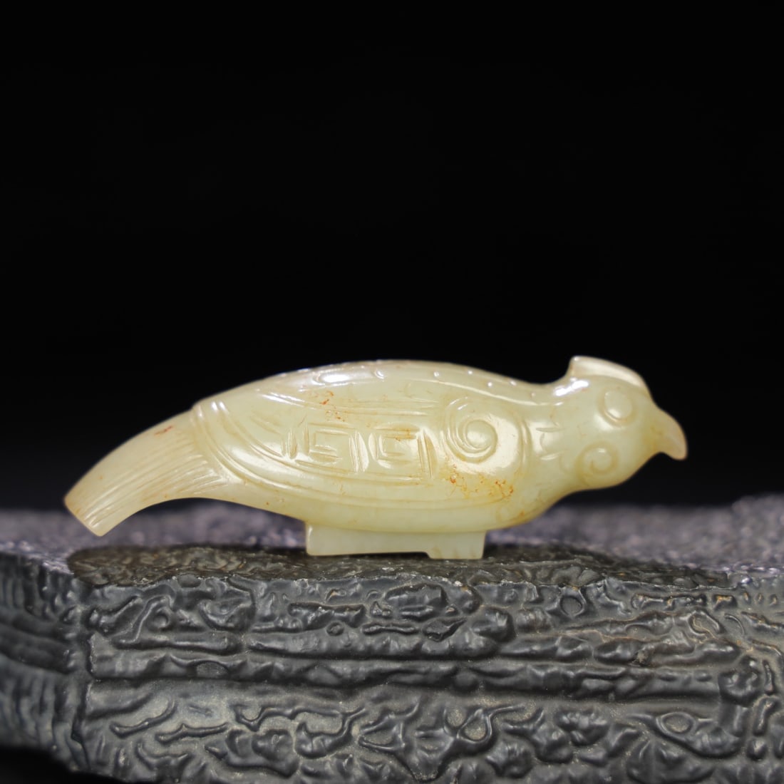 Chinese Natural Jade Carved bird: Size: Width 8 cm - Height 2.5 cm |Materials: Jade |Time Period: Qing dynasty |Manufactured Date: Qianlong Period |Object: bird