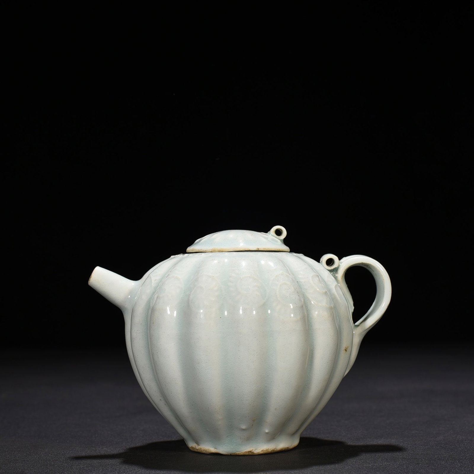 An Exquisite Chinese Hutian kiln shadow celadon melon kettle (1 of 8)