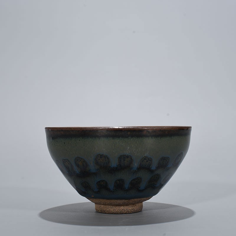 An Exquisite Chinese style dazzling pattern lamp: Size: Width 12 cm - Height 8 cm |Materials: Porcelain |Style Dynasty: Song Dynasty |Attribution: 10th-c |Object: bowl