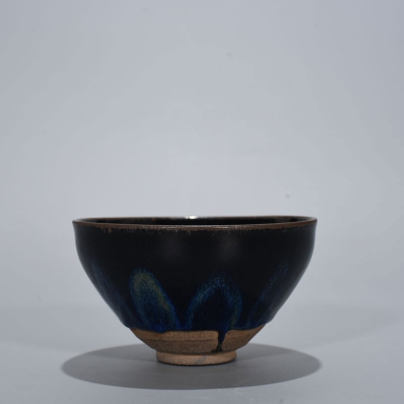 An Exquisite Chinese's dazzling blue glaze lamp: Size: Width 12.5 cm - Height 7 cm |Materials: Porcelain |Style Dynasty: Song Dynasty |Attribution: 10th-c |Object: bowl