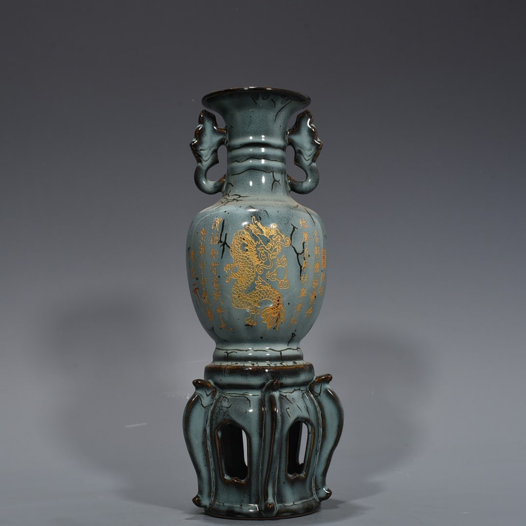An Exquisite Chinese June kiln of with inscription and seated amphora: Size: Height 35 cm - Width 13 cm |Materials: Porcelain |Style Dynasty: Song Dynasty |Attribution: 10th-c |Object: amphora
