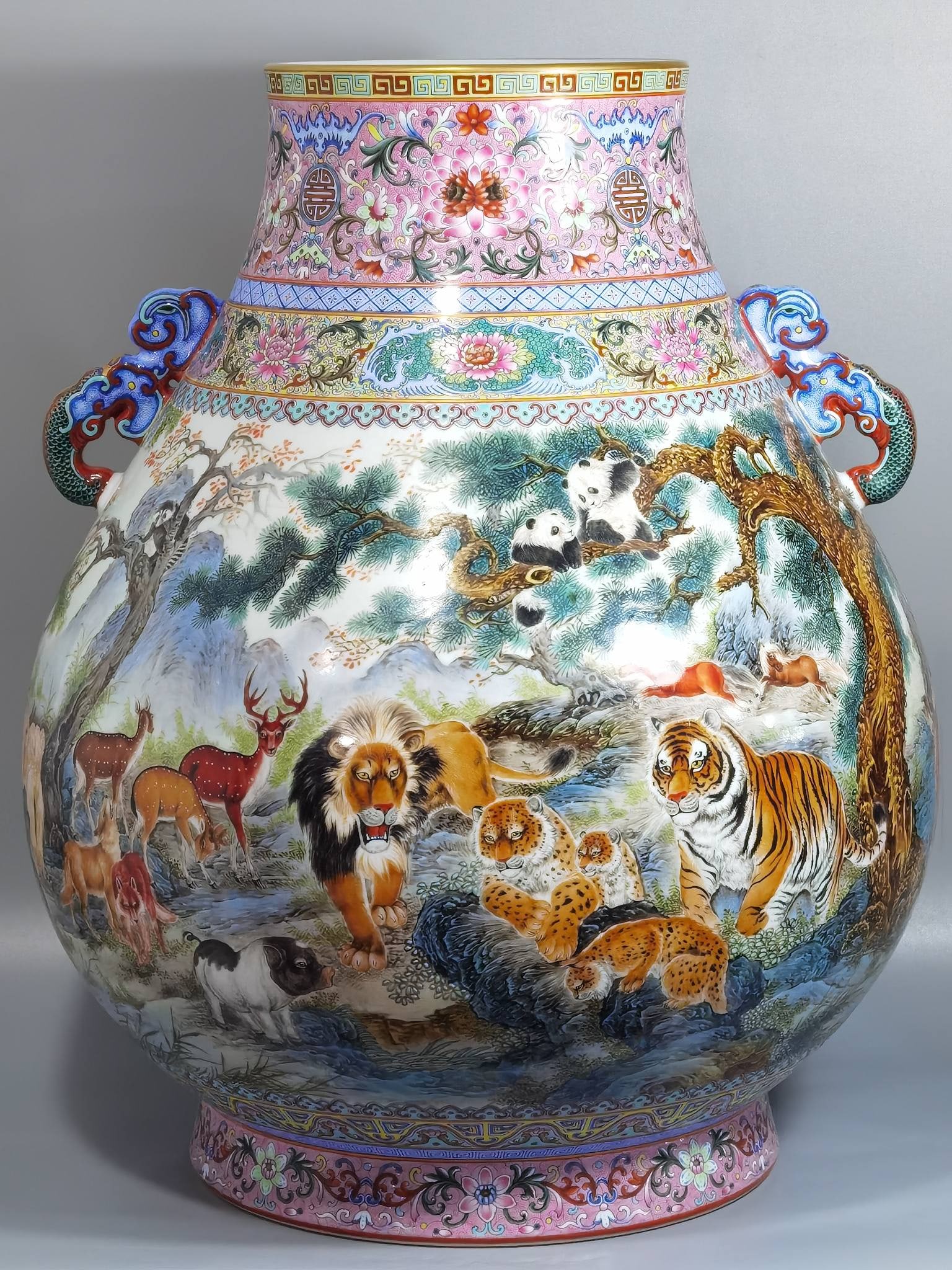 An Exquisite Chinese a pastel panoramic view of hundreds of animals Ruyi Er Blessing Bucket: Size: Height 47.8 cm - Width 39 cm |Materials: Porcelain |Style Dynasty: Qing dynasty |Inscription: Qianlong Mark |Object: bucket
