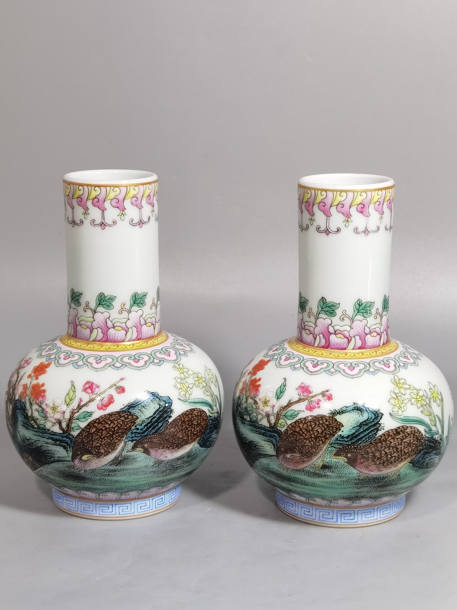 An Exquisite Chinese a pastel color poem with a poem vase: Size: Height 15 cm - Width 10 cm |Materials: Porcelain |Style Dynasty: Qing dynasty |Inscription: Qianlong Mark |Object: vase