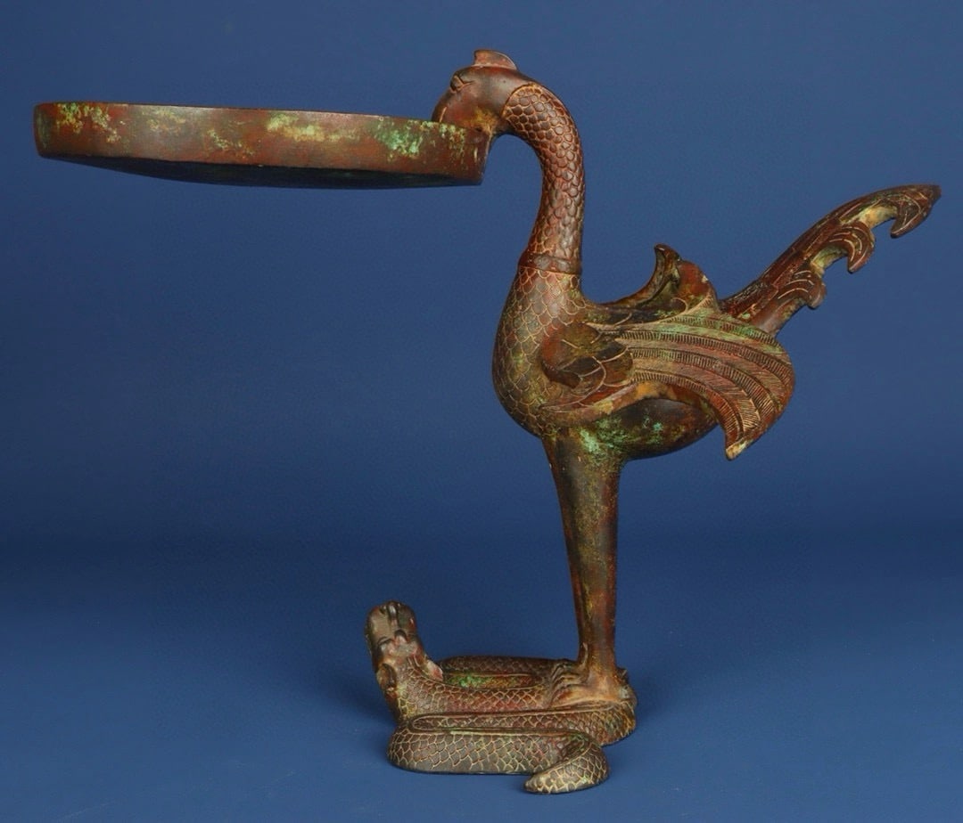 An Exquisite Chinese Bronze bird lamp plate: Size: Height 29 cm - Width 39 cm |Materials: Bronze |Style Dynasty: Han dynasty |Attribution: 1st to 3rd-C |Object: Bell