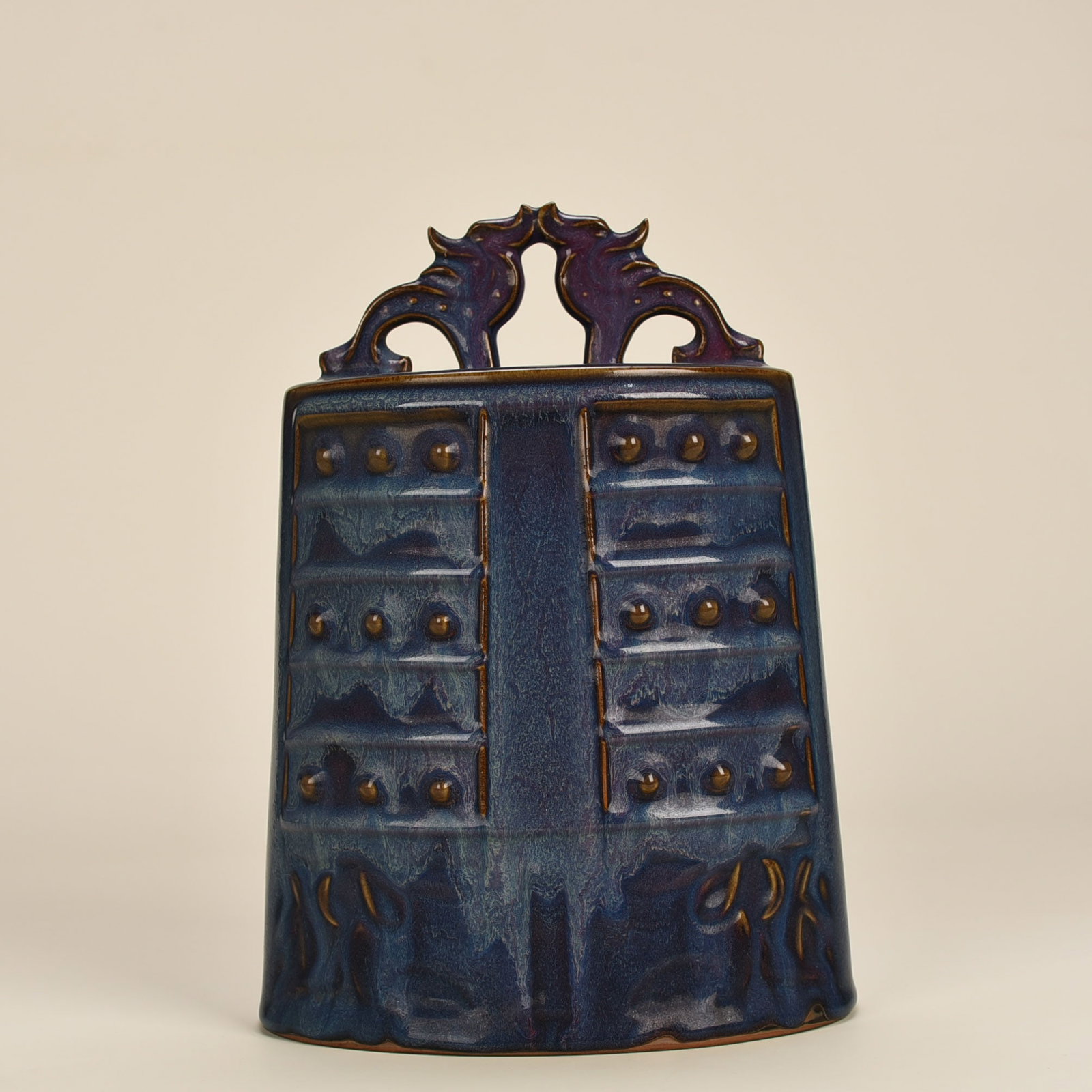 An Exquisite Chinese Jun kiln Jingguo model rose purple glaze chime: Size: Height 31 cm - Width 20 cm |Materials: Porcelain |Style Dynasty: Song Dynasty |Attribution: 10th-c |Object: chime