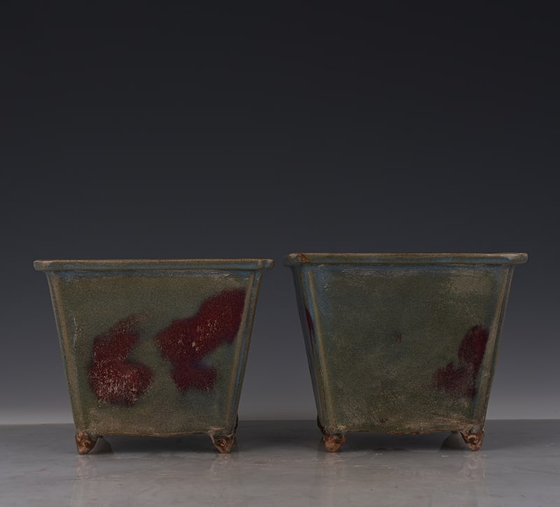 An Exquisite Chinese Jun kiln obsidian elongated flowerpot: Size: Height 20 cm - Width 16 cm |Materials: Porcelain |Style Dynasty: Song Dynasty |Attribution: 10th-c |Object: flowerpot