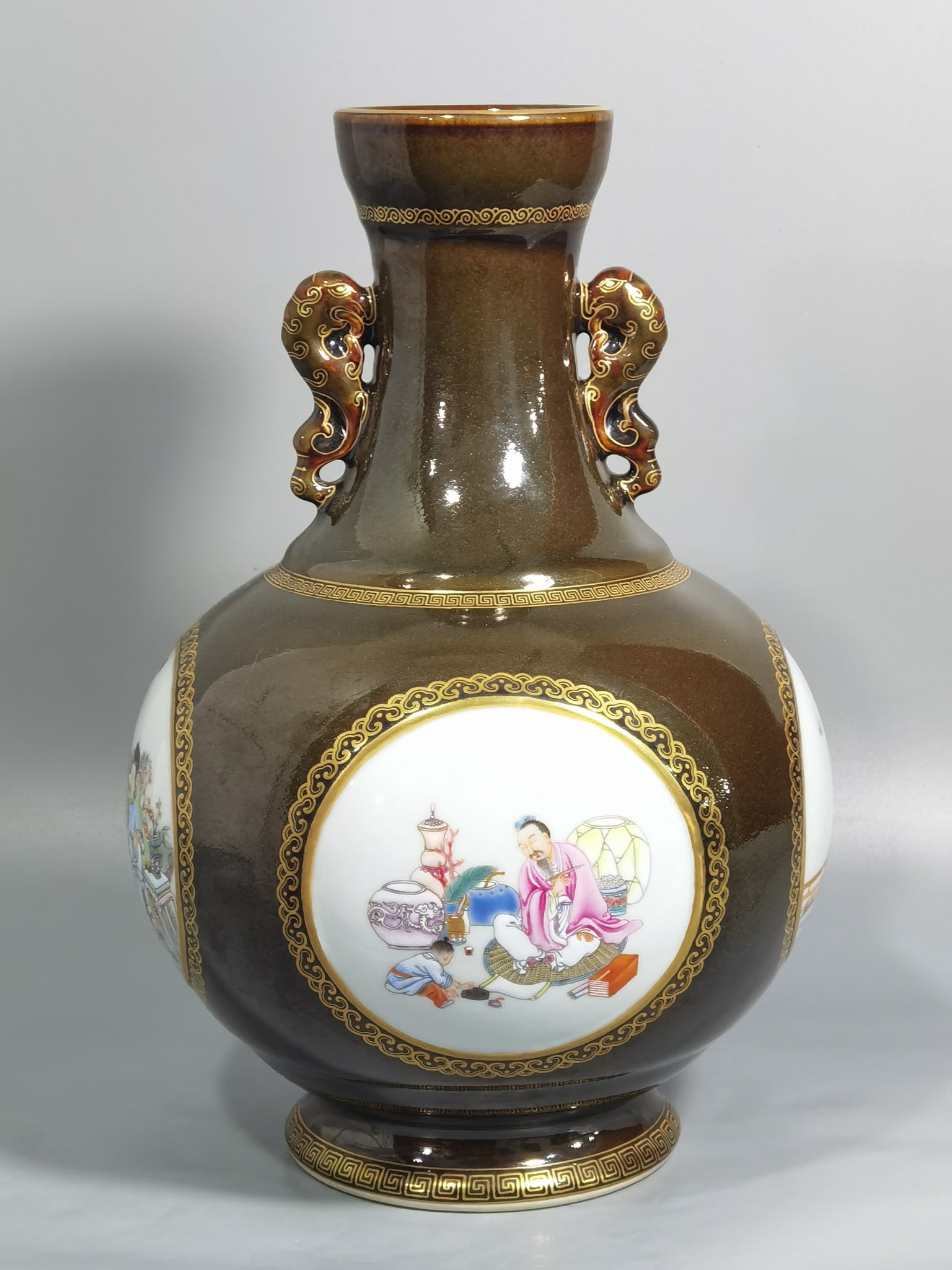 An Exquisite Chinese tea powder glaze window pastel character story amphora: Size: Height 31.3 cm - Width 21 cm |Materials: Porcelain |Style Dynasty: Qing dynasty |Inscription: Qianlong Mark |Object: amphora