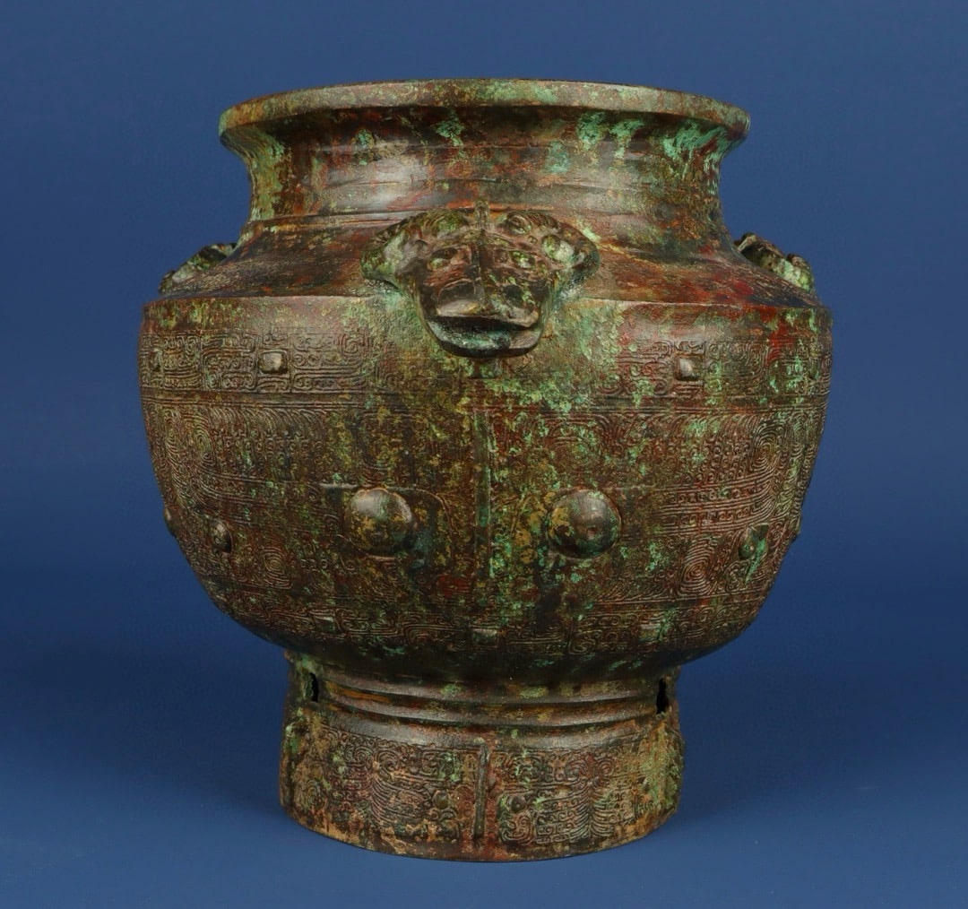 An Exquisite Chinese Bronze Three Sheep Jar: Size: Height 20 cm - Width 23 cm |Materials: Bronze |Style Dynasty: zhou dynasty |Attribution: 700-BC |Object: Bell