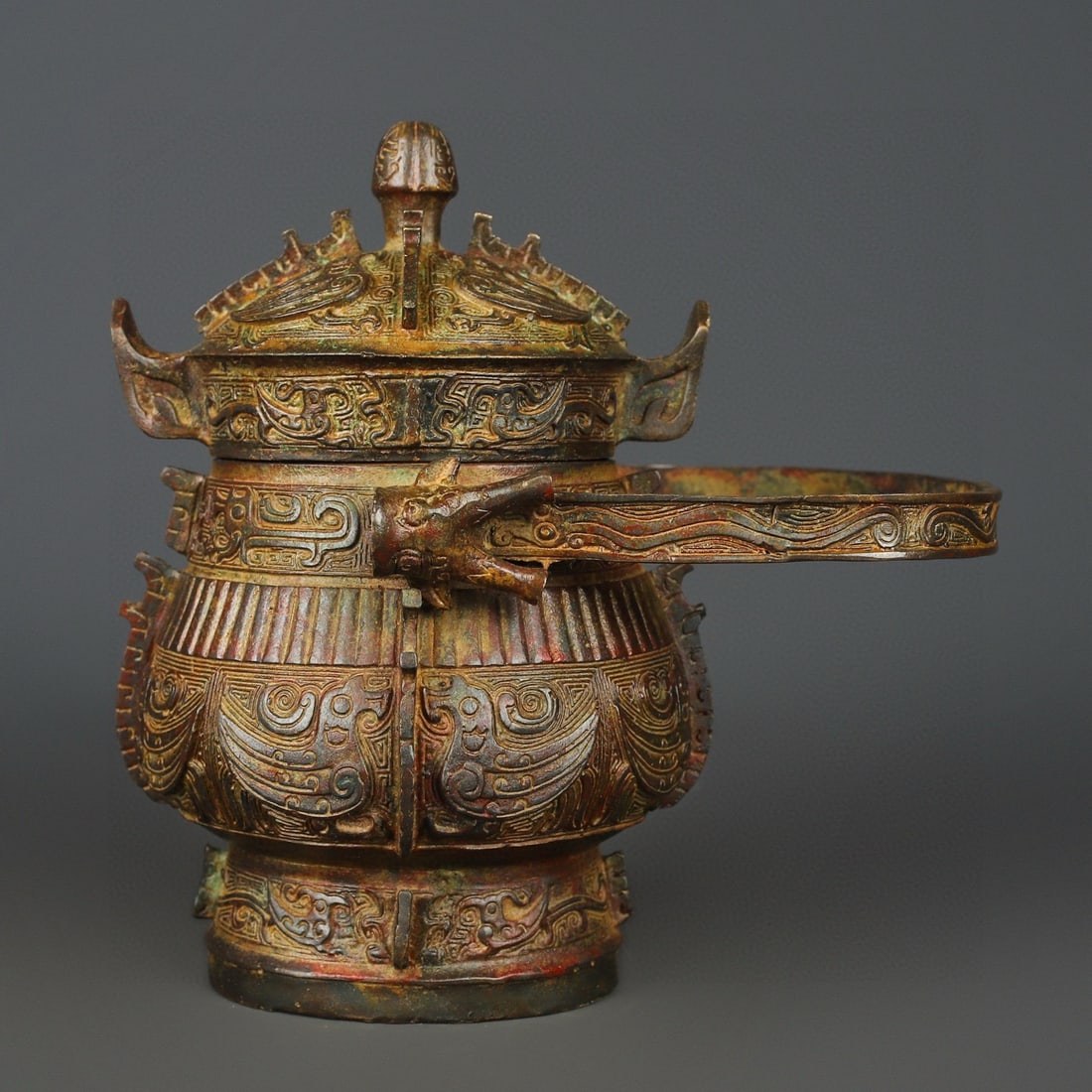An Exquisite Chinese Bronze Vertical Lift Teapot: Size: Height 26 cm - Width 16 cm |Materials: Bronze |Style Dynasty: zhou dynasty |Attribution: 700-BC |Object: Bell