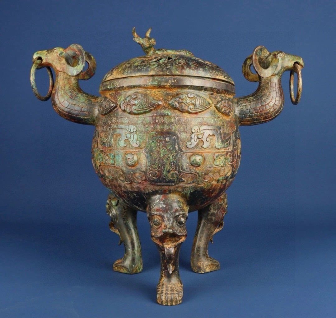 An Exquisite Chinese Bronze Double Sheep Foot Furnace: Size: Height 39 cm - Width 45 cm |Materials: Bronze |Style Dynasty: Han dynasty |Attribution: 1st to 3rd-C |Object: Bell