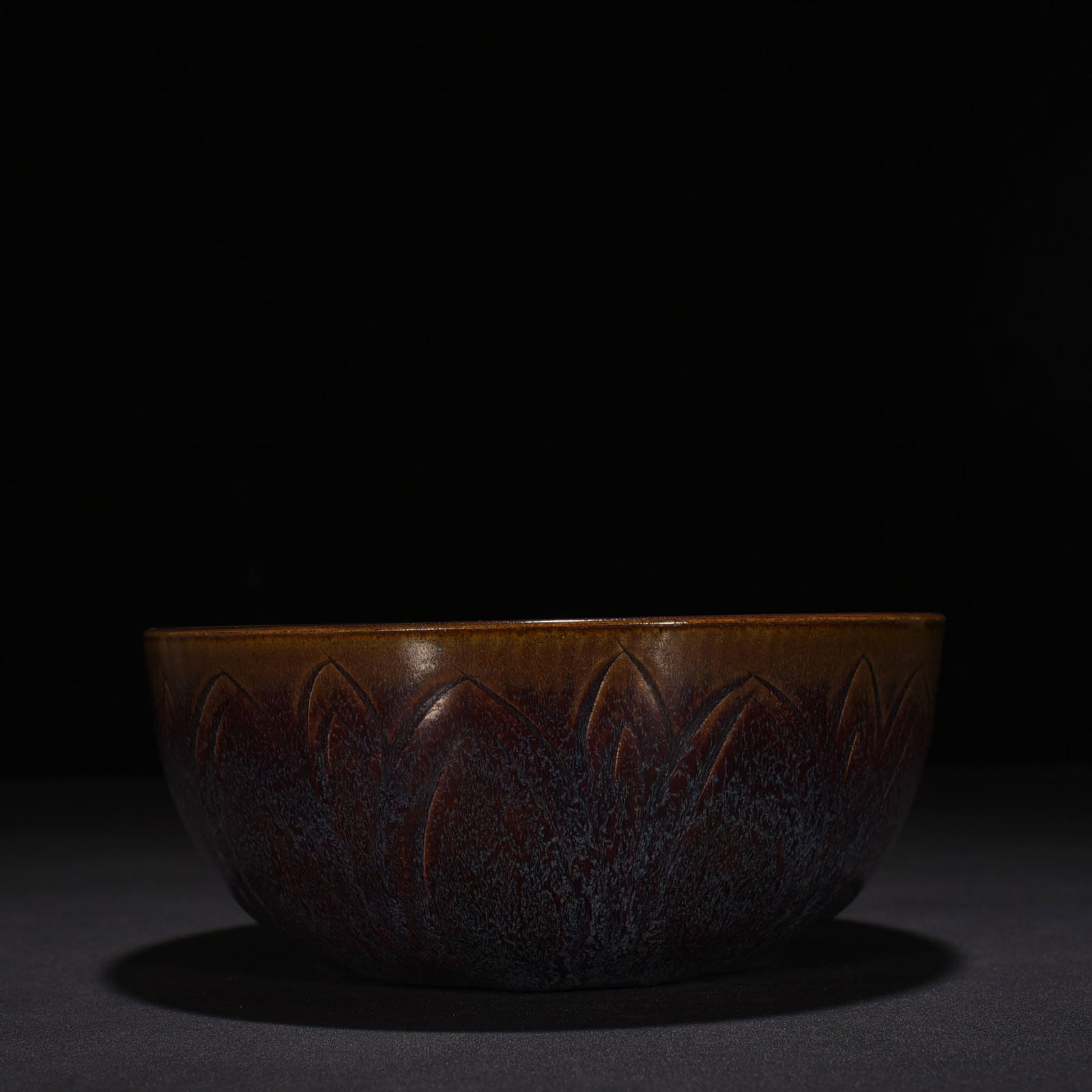 An Exquisite Chinese Jun kiln rose purple glaze dragon bowl: Size: Width 20 cm - Height 8 cm |Materials: Porcelain |Style Dynasty: Song Dynasty |Attribution: 10th-c |Object: bowl