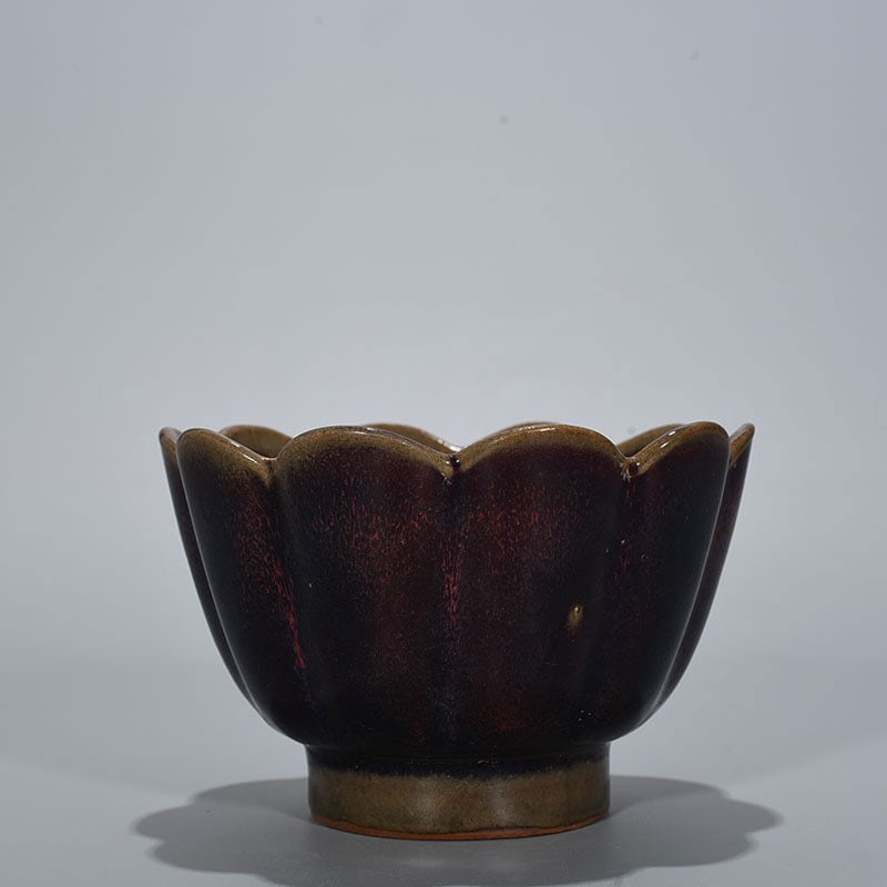 An Exquisite Chinese Jun kiln rose purple glaze lotus bowl: Size: Width 16 cm - Height 11 cm |Materials: Porcelain |Style Dynasty: Song Dynasty |Attribution: 10th-c |Object: bowl
