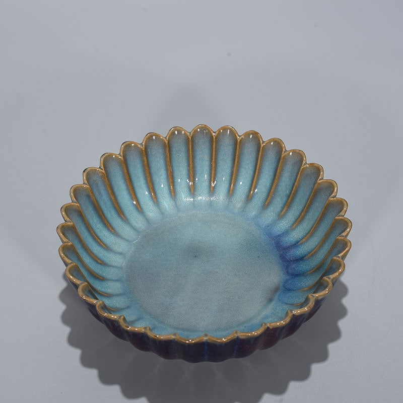 An Exquisite Chinese Jun kiln rose purple glaze chrysanthemum petal wash: Size: Width 23 cm - Height 7 cm |Materials: Porcelain |Style Dynasty: Song Dynasty |Attribution: 10th-c |Object: petal wash