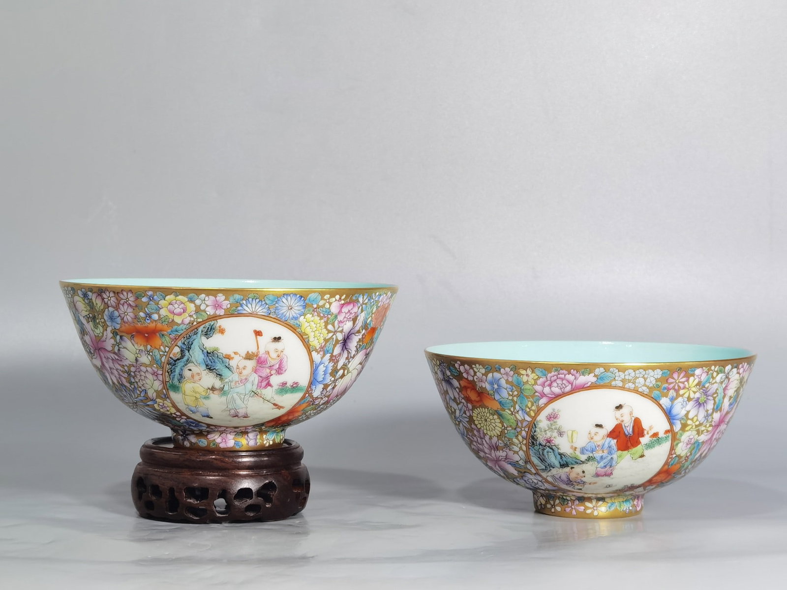 An Exquisite Chinese a pair of Gemdale pink color window-opening baby play bowl: Size: Width 12.3 cm - Height 6 cm |Materials: Porcelain |Style Dynasty: Qing dynasty |Inscription: Qianlong Mark |Object: bowl