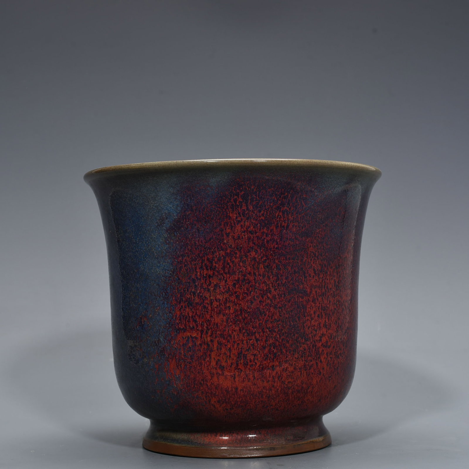 An Exquisite Chinese Jun Kiln Variable Glaze Flower Pot: Size: Height 19 cm - Width 21 cm |Materials: Porcelain |Style Dynasty: Song Dynasty |Attribution: 10th-c |Object: flowerpot