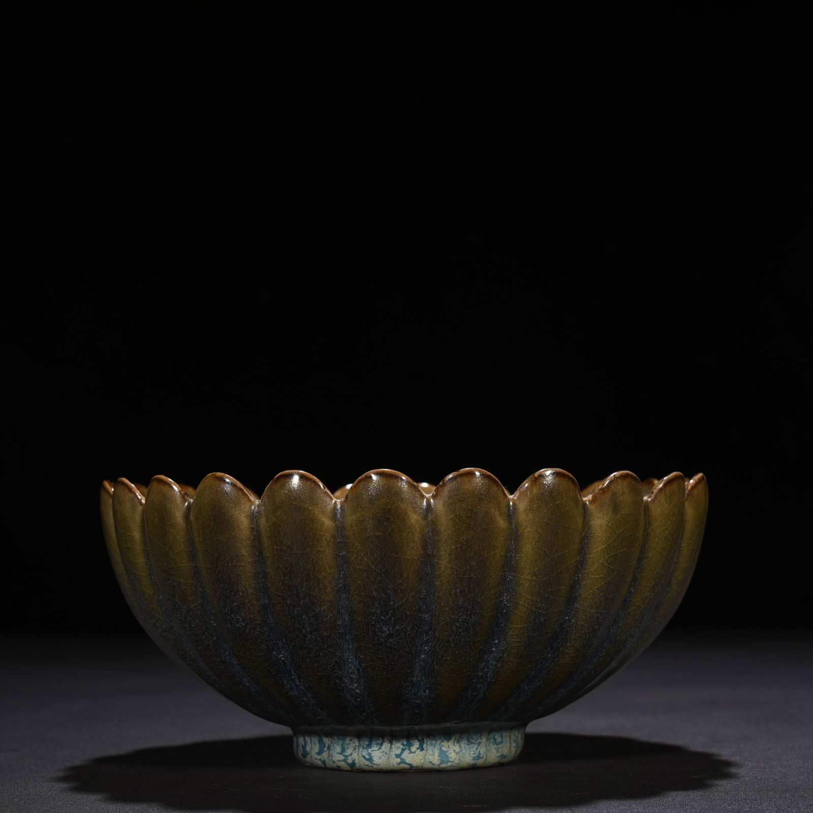 An Exquisite Chinese Jun kiln glazed chrysanthemum petal bowl: Size: Width 19 cm - Height 8.5 cm |Materials: Porcelain |Style Dynasty: Song Dynasty |Attribution: 10th-c |Object: bowl