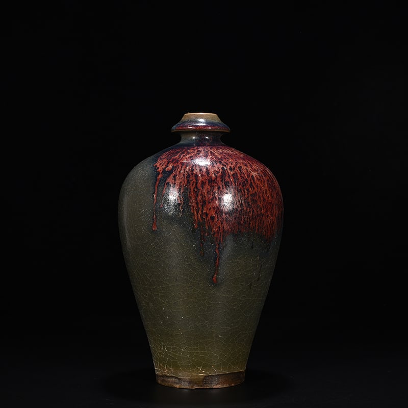 An Exquisite Chinese Jun kiln Yaobian plum vase: Size: Height 27 cm - Width 17 cm |Materials: Porcelain |Style Dynasty: Song dynasty |Attribution: 10th-c |Object: vase