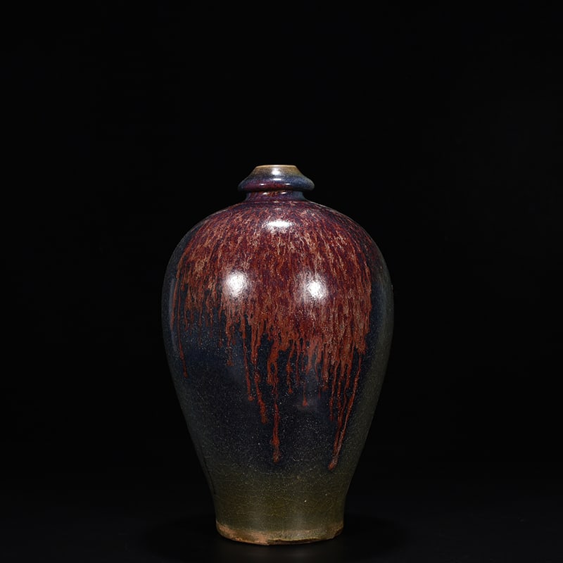 An Exquisite Chinese Jun kiln Yaobian plum vase: Size: Height 27 cm - Width 17 cm |Materials: Porcelain |Style Dynasty: Song dynasty |Attribution: 10th-c |Object: vase