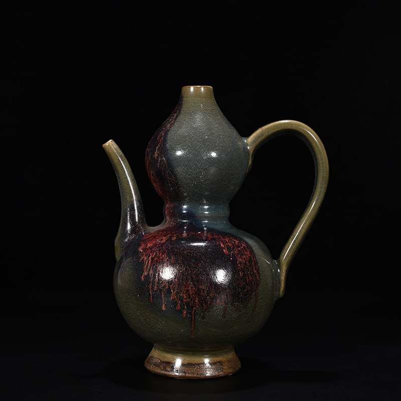 An Exquisite Chinese Jun kiln Yaobang gourd holding teapot: Size: Height 26 cm - Width 20 cm |Materials: Porcelain |Style Dynasty: Song dynasty |Attribution: 10th-c |Object: teapot
