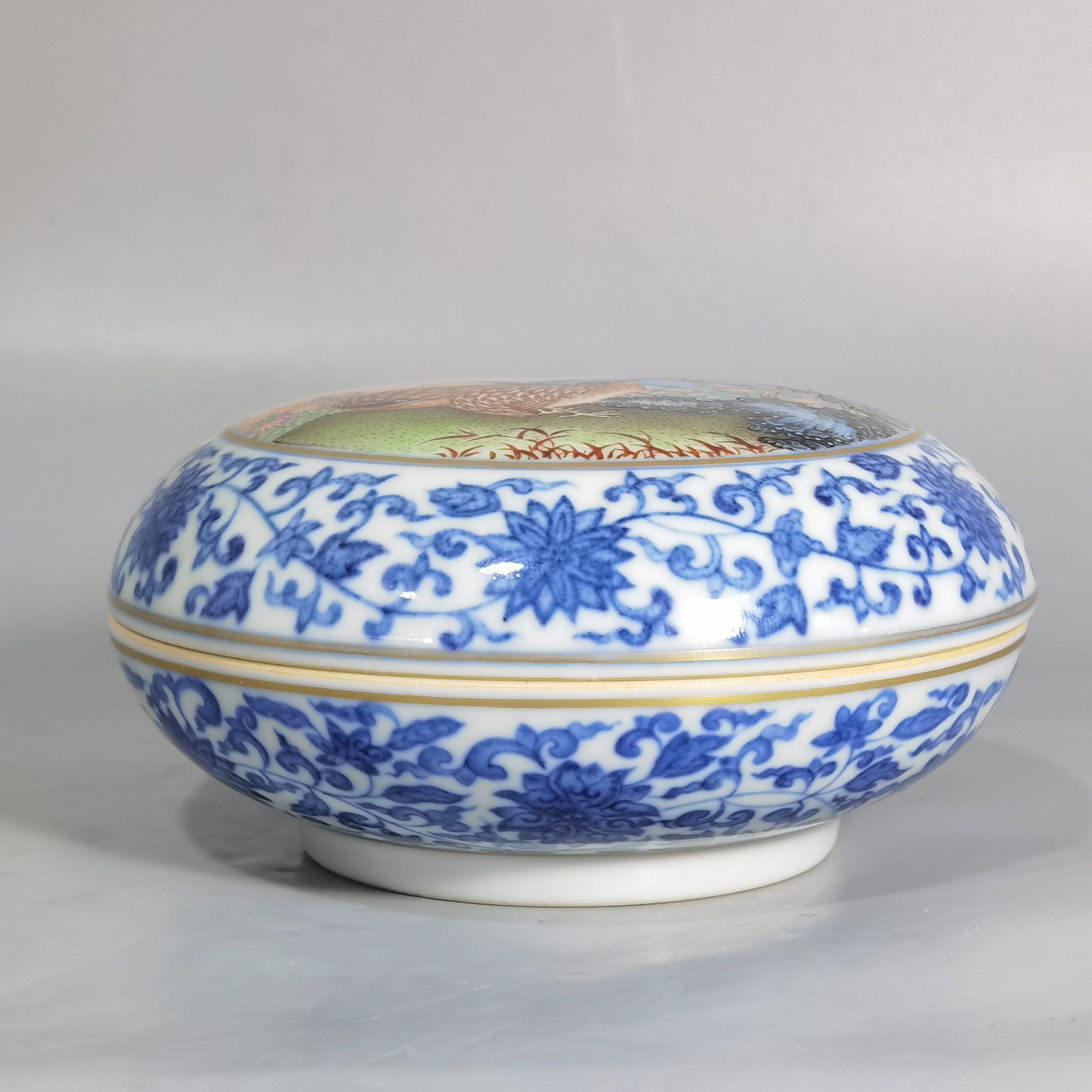 An Exquisite Chinese blue and white lotus pattern pastel quail print box: Size: Width 12.8 cm - Height 6.6 cm |Materials: Porcelain |Style Dynasty: Qing dynasty |Inscription: Qianlong Mark |Object: box