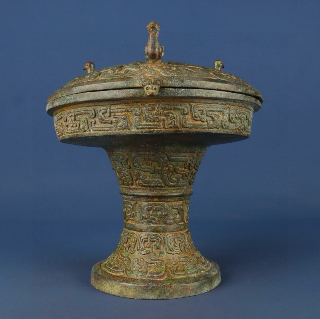 An Exquisite Chinese Bronze three bird round bean: Size: Height 25 cm - Width 22 cm |Materials: Bronze |Style Dynasty: zhou dynasty |Attribution: 700-BC |Object: Bell
