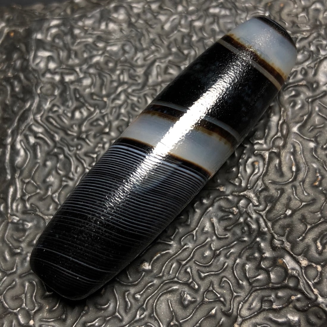 Chinese Natural Jade Carved Dzi bead: Size: Height 5.2 cm - Width 1.5 cm |Materials: Jade |Time Period: Qing dynasty |Manufactured Date: Qianlong Period |Object: Dzi bead