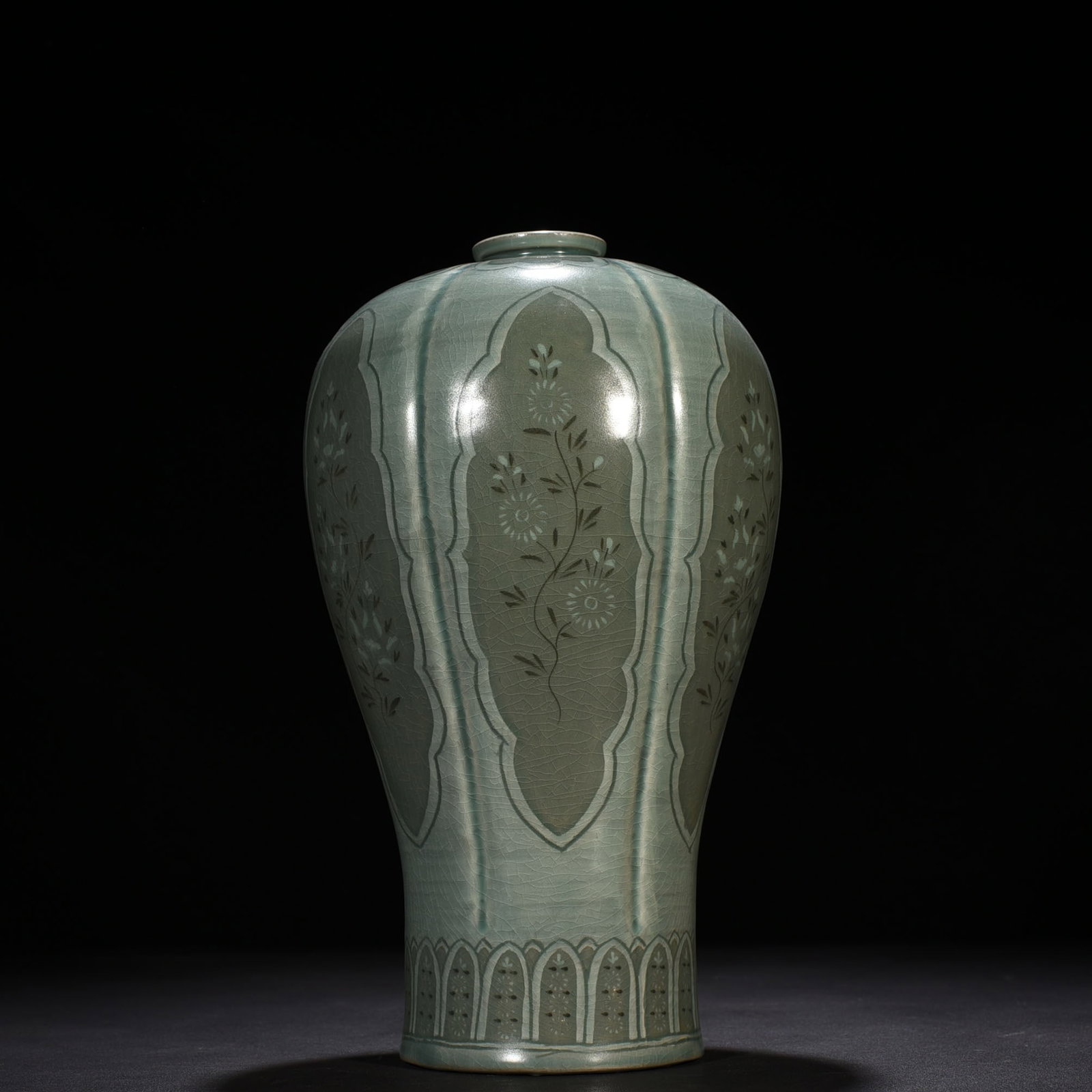 An Exquisite Chinese Gaoli inlaid celadon flower pattern melon plum vase (1 of 8)
