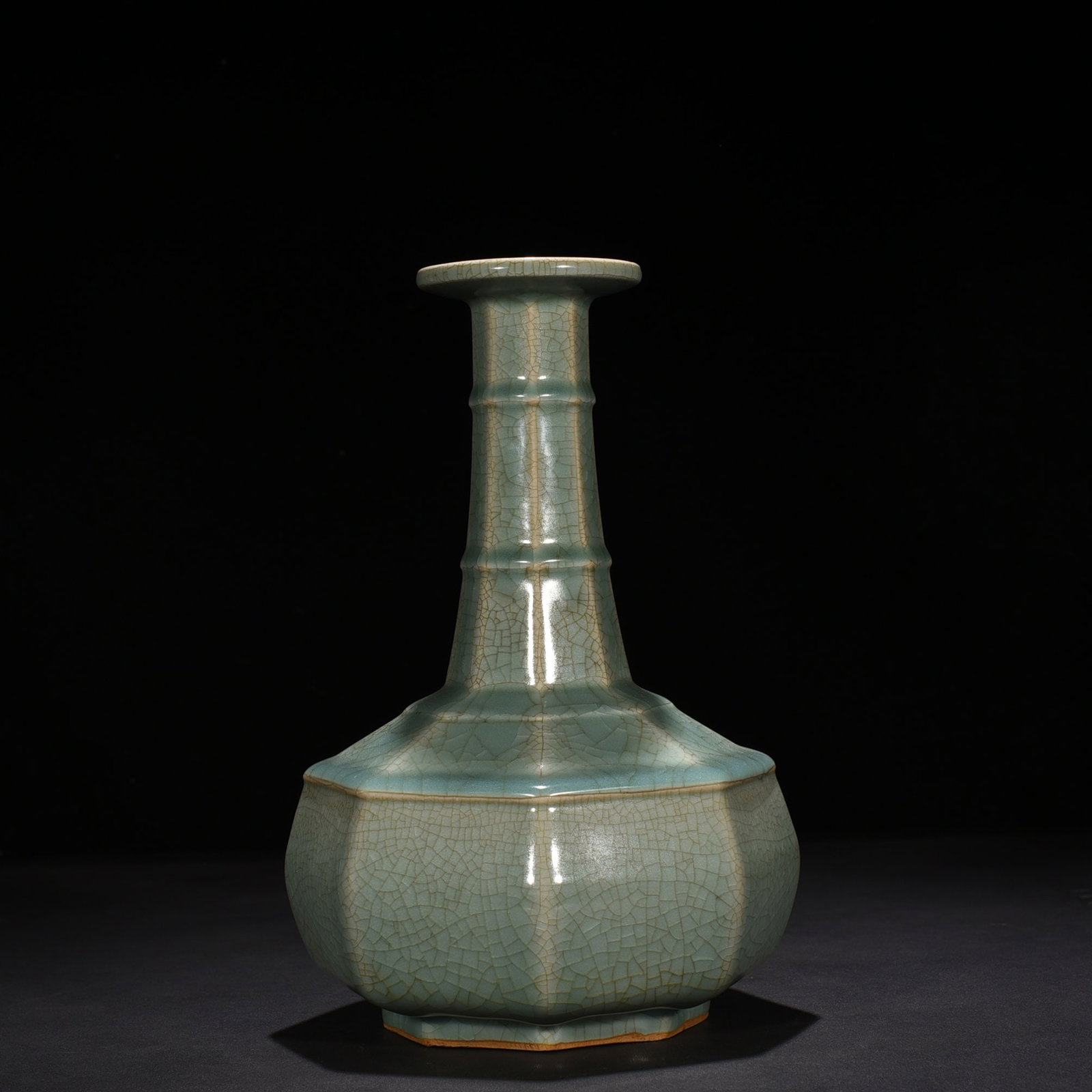 An Exquisite Chinese Longquan official kiln eight-way plate mouth vase (1 of 8)
