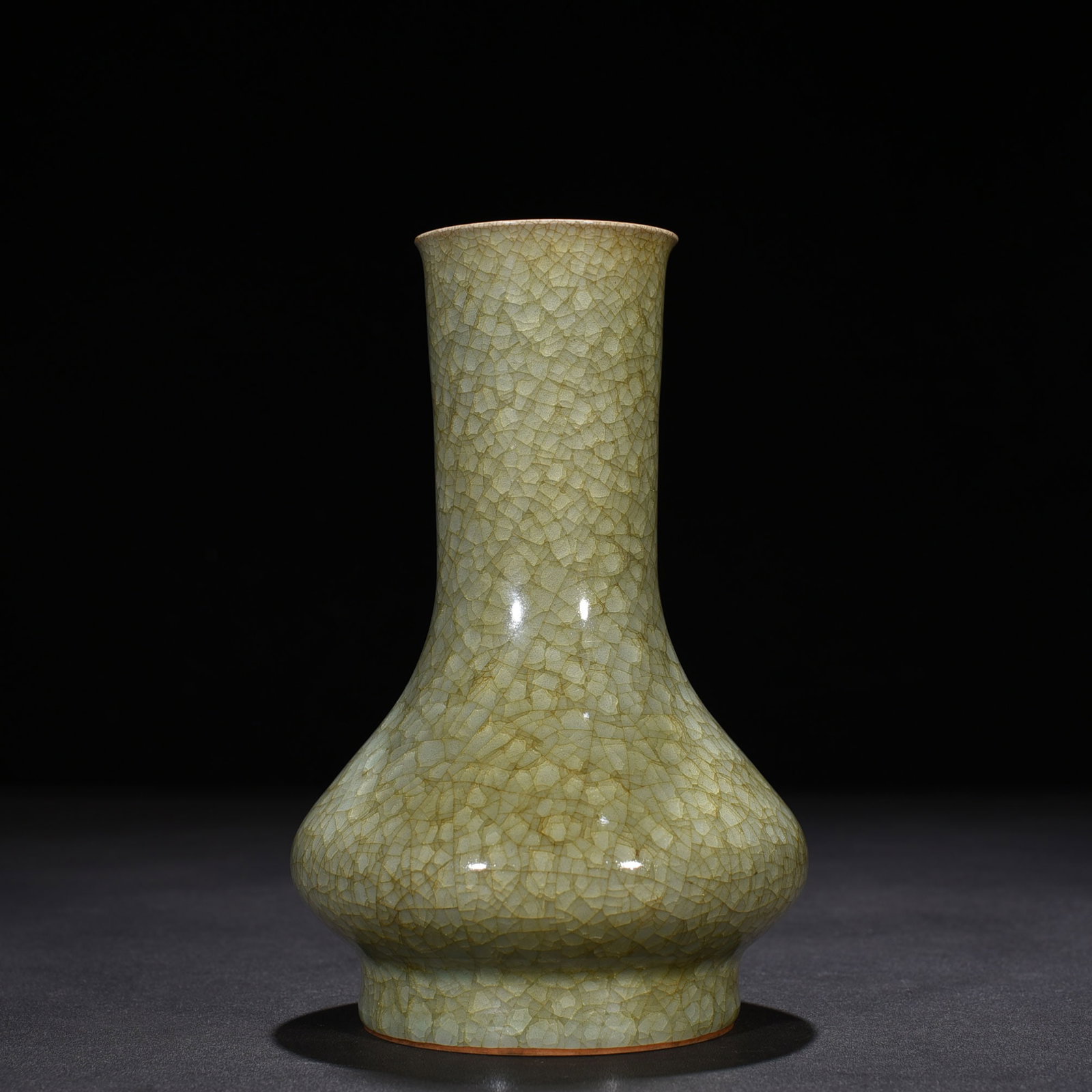 An Exquisite Chinese Longquan official kiln ice cracked straight neck bottle of: Size: Height 18.5 cm - Width 12 cm |Materials: Porcelain |Style Dynasty: Song dynasty |Attribution: 10th-c |Object: bottle
