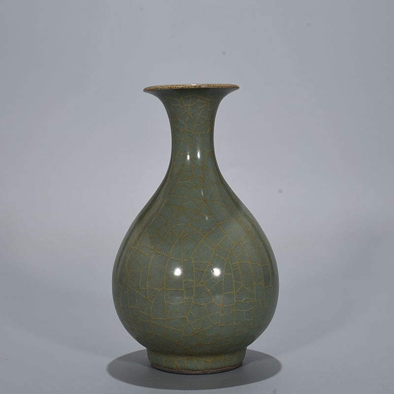 An Exquisite Chinese Longquan official kiln jade pot and spring vase of: Size: Height 13 cm - Width 10 cm |Materials: Porcelain |Style Dynasty: Song dynasty |Attribution: 10th-c |Object: vase