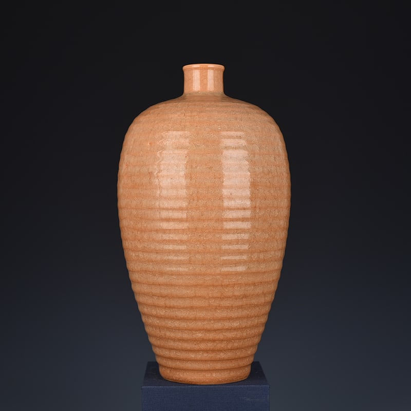 An Exquisite Chinese Longquan official kiln beige glaze dazzling pattern plum vase: Size: Height 30 cm - Width 14 cm |Materials: Porcelain |Style Dynasty: Song dynasty |Attribution: 10th-c |Object: vase