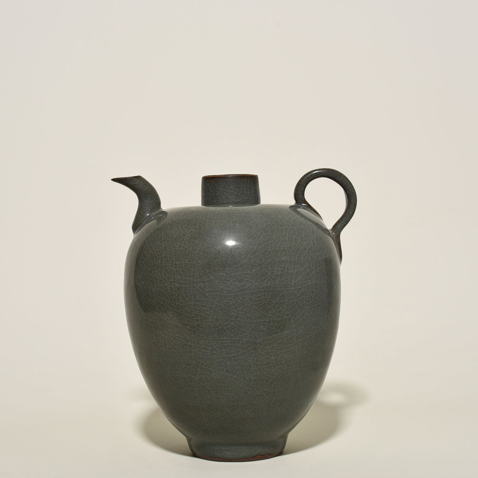 An Exquisite Chinese Longquan Xikou official kiln ewer (1 of 5)
