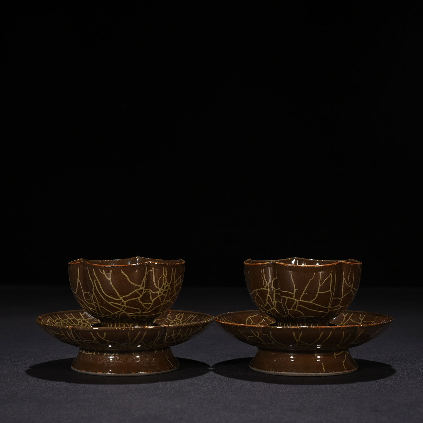 An Exquisite Chinese Xikou kiln lamp holder: Size: Width 10 cm - Height 8 cm |Materials: Porcelain |Style Dynasty: Song dynasty |Attribution: 10th-c |Object: lamp holder