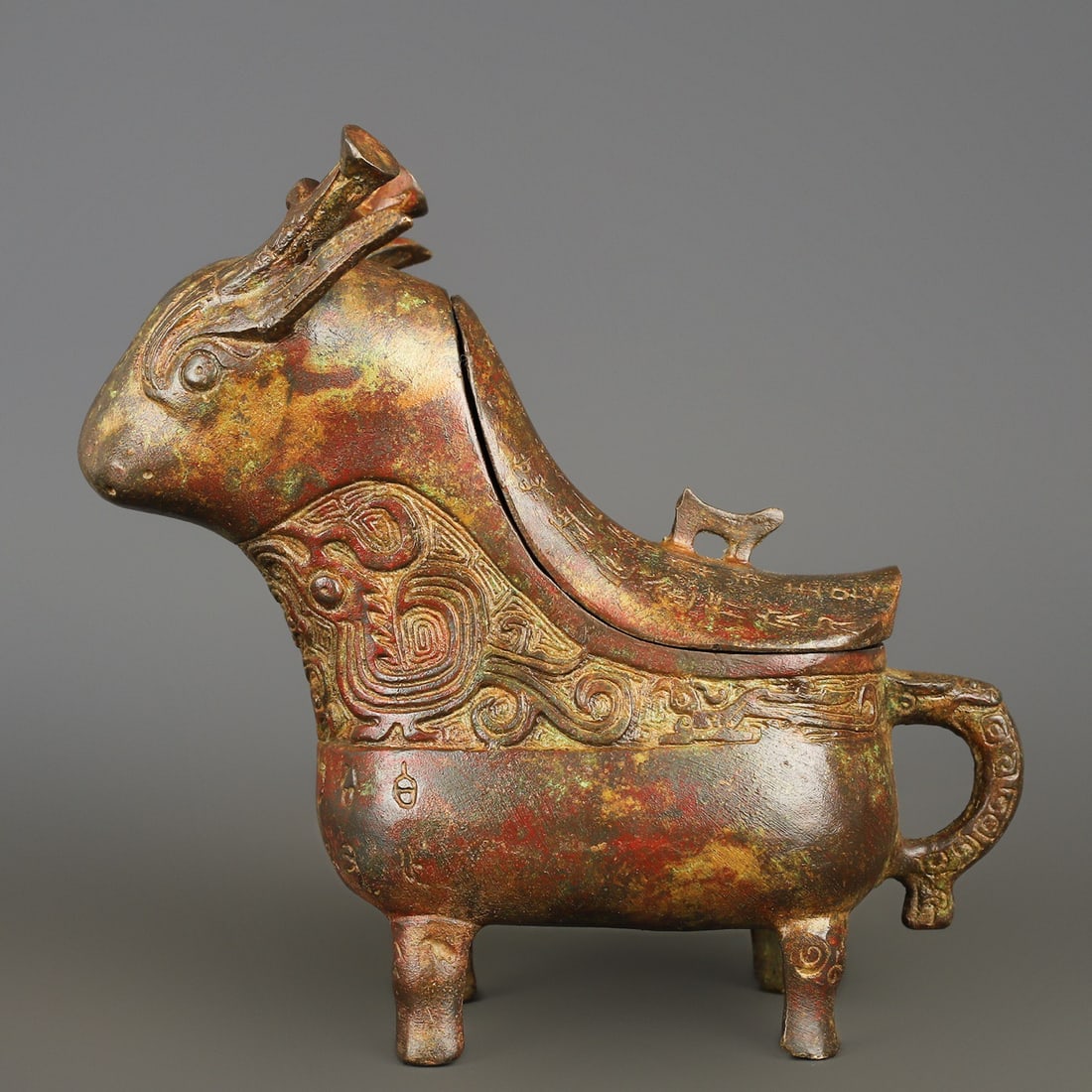 An Exquisite Chinese Bronze Beast Gong: Size: Height 20 cm - Width 20 cm |Materials: Bronze |Style Dynasty: zhou dynasty |Attribution: 700-BC |Object: Bell
