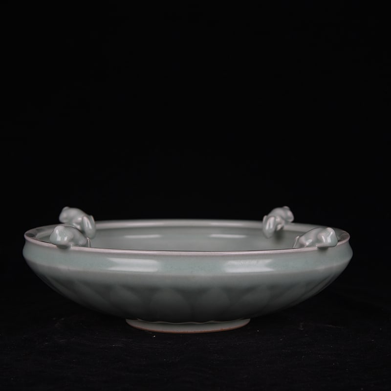 An Exquisite Chinese Longquan kiln pink celadon rabbit ear washer: Size: Width 27.5 cm - Height 8.5 cm |Materials: Porcelain |Style Dynasty: Song dynasty |Attribution: 10th-c |Object: wash